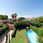 Tea Con Piscina A Pochi Passi Dal Mare