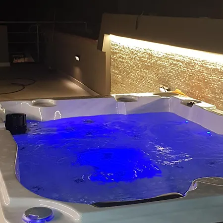 Tea Sr Con Jacuzzi E Piscina Privata Villa