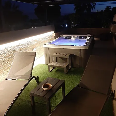 Tea Sr Con Jacuzzi E Piscina Privata *