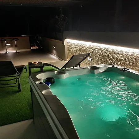 Tea Sr Con Jacuzzi E Piscina Privata