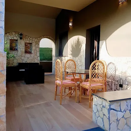 Tea Con Piscina A Pochi Passi Dal Mare Villa